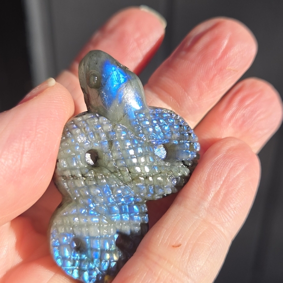 Labradorite mini snake natural crystal gemstone - Picture 5 of 8